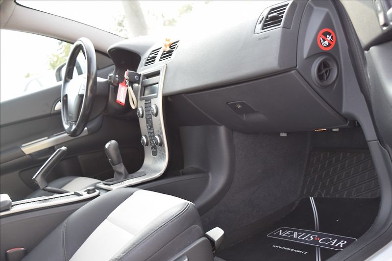 Volvo C30 1,6 80KW PO SERVISE - fotka 33 z 35