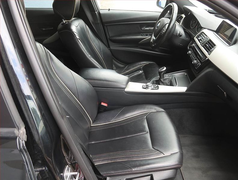 BMW Řada 3 (2017) 318 d, Kůže, Navi, Tempomat - fotka 9 z 23