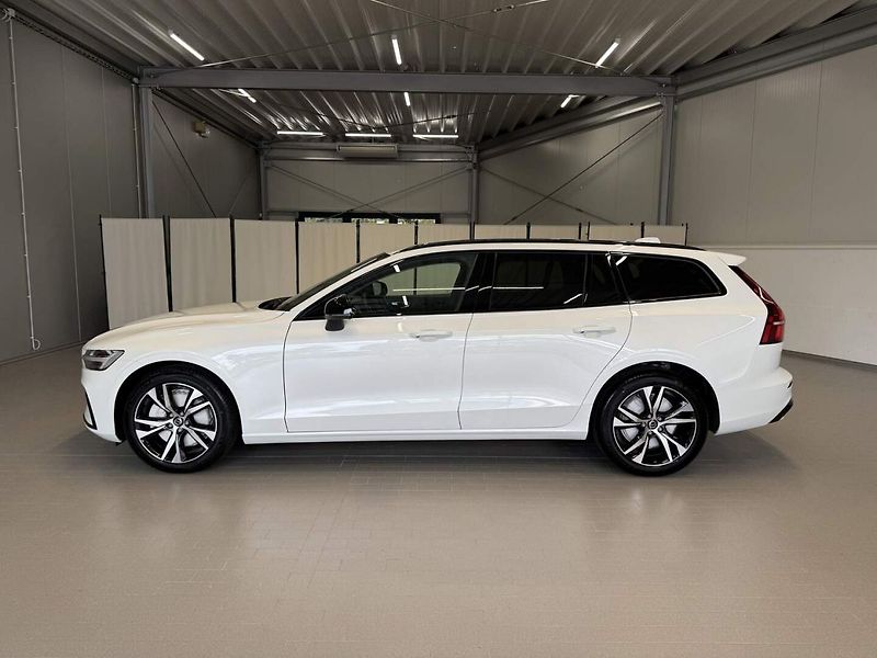 Volvo V60 (2026) B4 2.0L 197+14 HP AT7 FWD PLUS - fotka 2 z 24