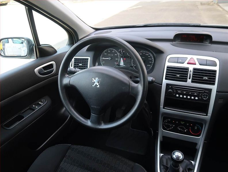 Peugeot 307 (2007) 1.6 16V, nová STK, servisované - fotka 7 z 16