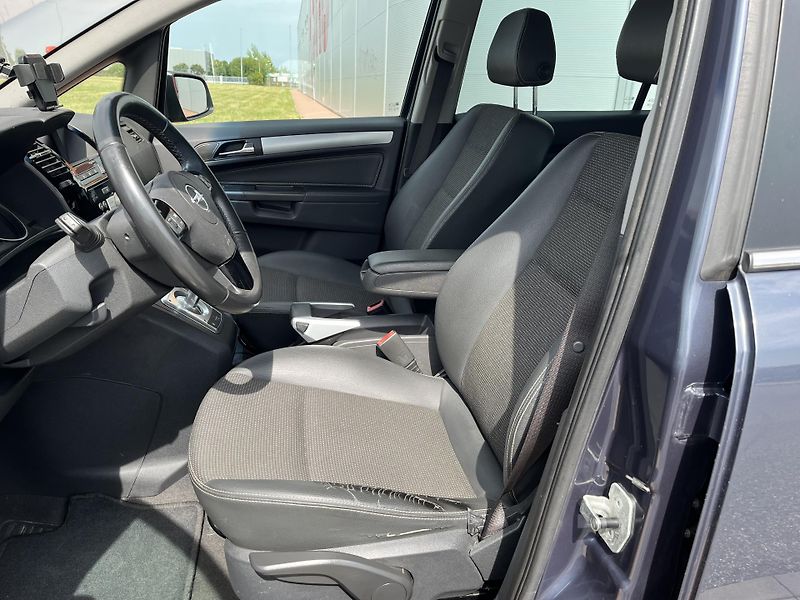 Opel Zafira 1.8 i Cosmo Automat 7 Míst - fotka 10 z 32