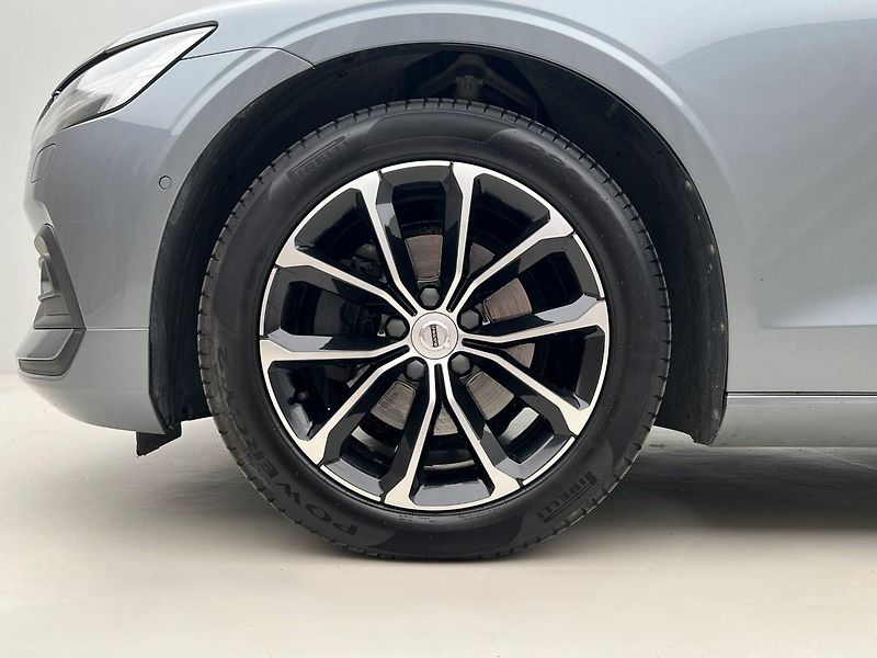 Volvo V60 D4 MOMENTUM AUT - fotka 14 z 46