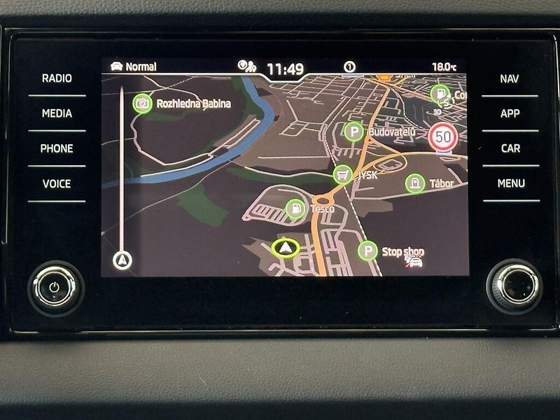 Škoda Karoq DSG 1,5TSi 110kW SportLine - fotka 16 z 24