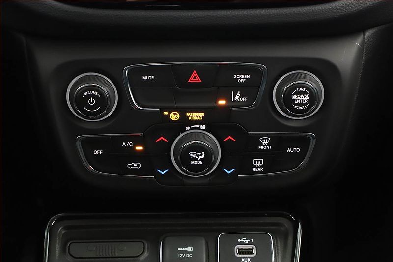 Jeep Compass (2020) 1.3 T-GDI, Kůže, Tempomat - fotka 16 z 19
