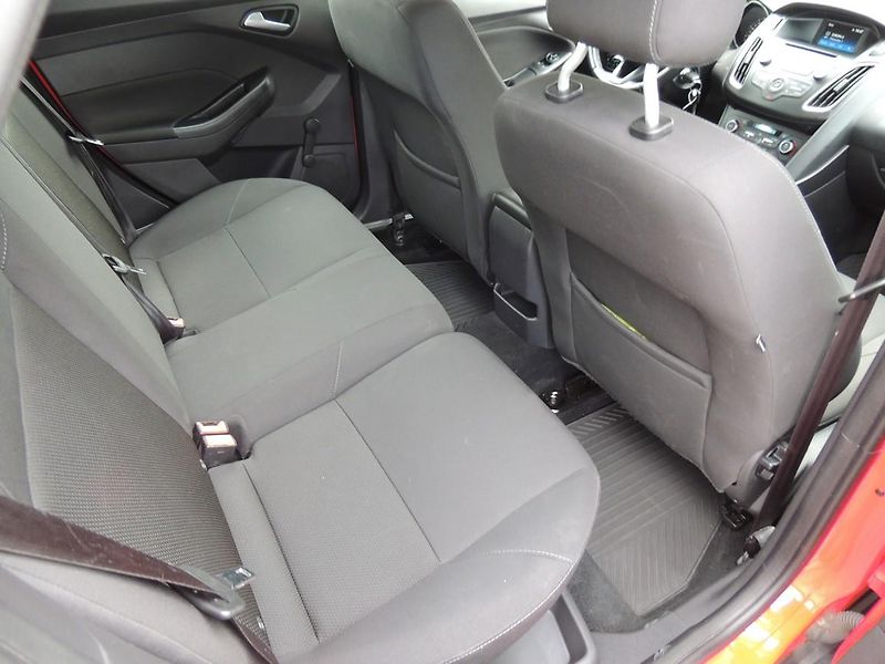 Ford Focus (2017) 1.5TDCi,70kw,výbava,ČR,1maj. - fotka 32 z 43