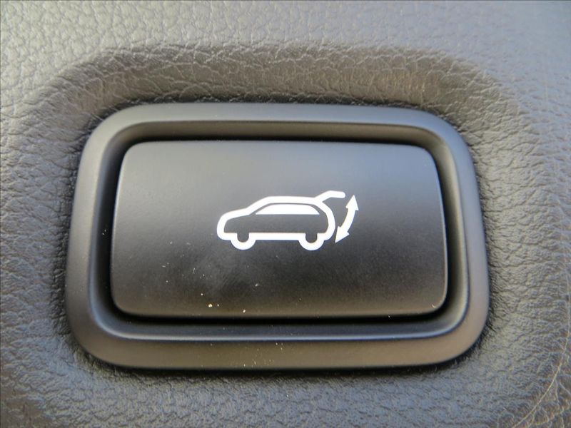 Hyundai Santa Fe 2,2 CRDi 142kW AUT Smart ČR - fotka 8 z 29