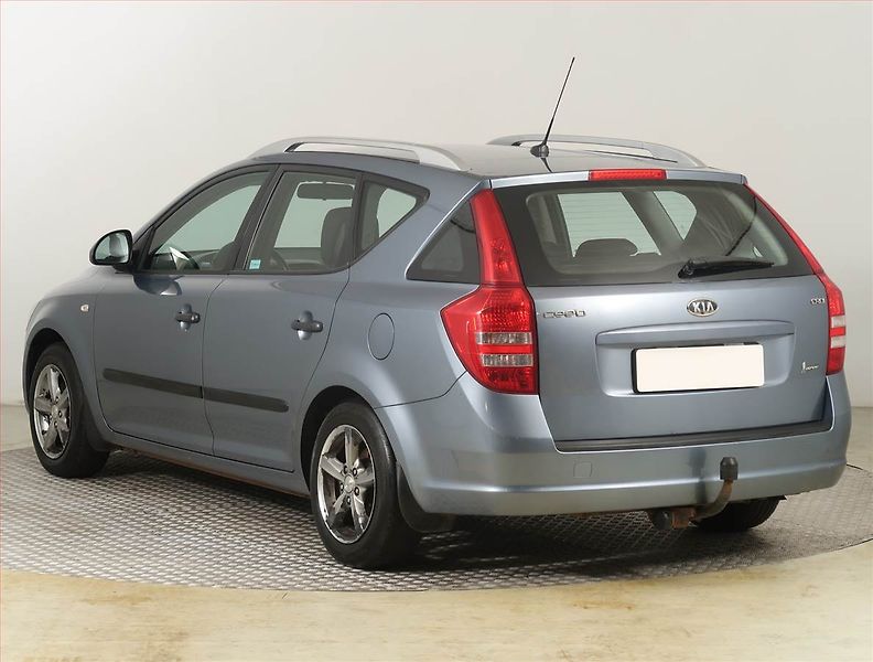 Kia Ceed (2009) 1.6 CRDi, po STK, Tažné - fotka 4 z 16