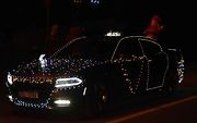 Stovky nazdobených a svítících aut projely centrem Prostějova při Vánoční jízdě 2023.