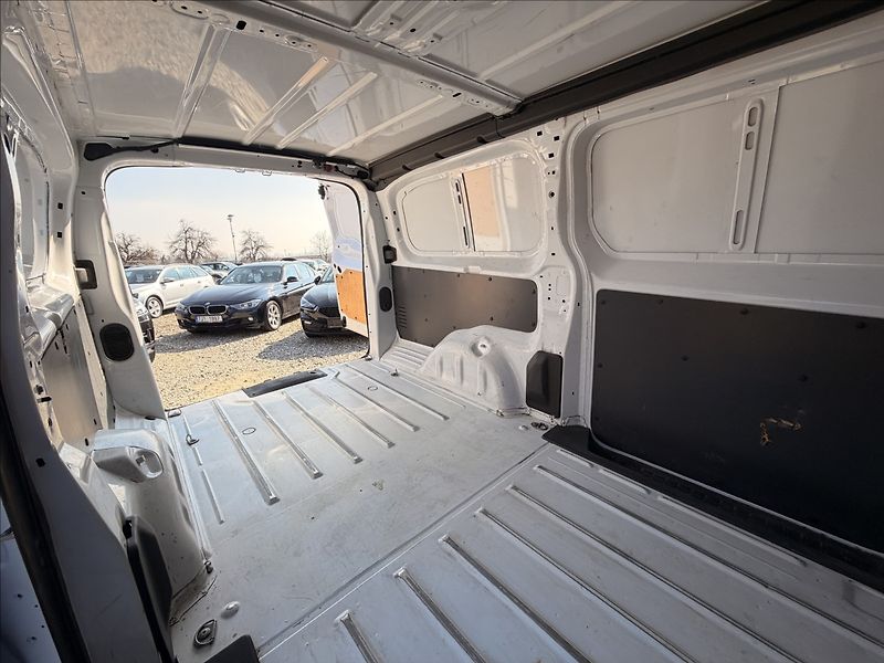 Citroën Jumpy 2,0 HDI 2023 LONG 36tKm - fotka 17 z 21