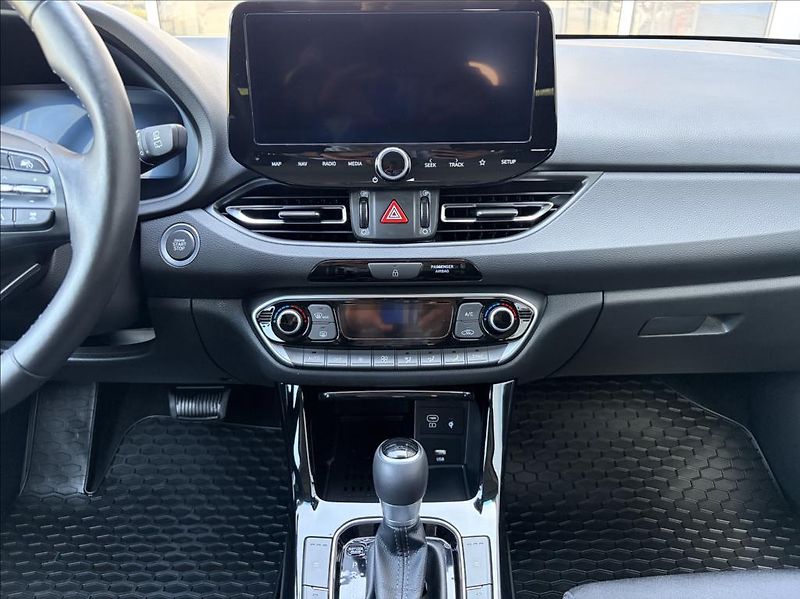 Hyundai i30 1,0 T-GDI DCT  WG FL Style - fotka 13 z 25