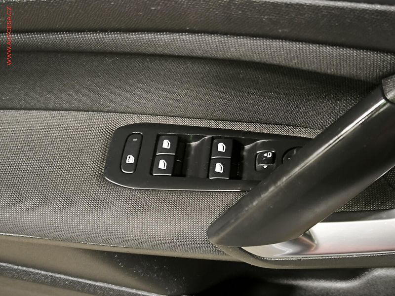Peugeot 308 (2018) 1.2PT, Allure, navi - fotka 17 z 17