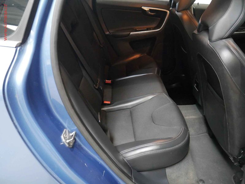Volvo XC60 (2015) 2.4D4 AWD, ČR, Momentum, AT - fotka 11 z 21