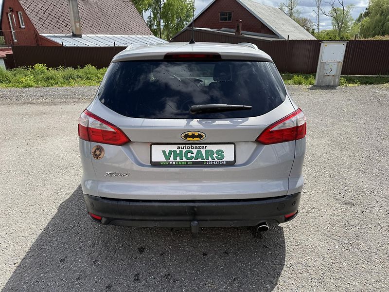 Ford Focus 2,0TDCI 120 kW AUTOMAT - fotka 6 z 23