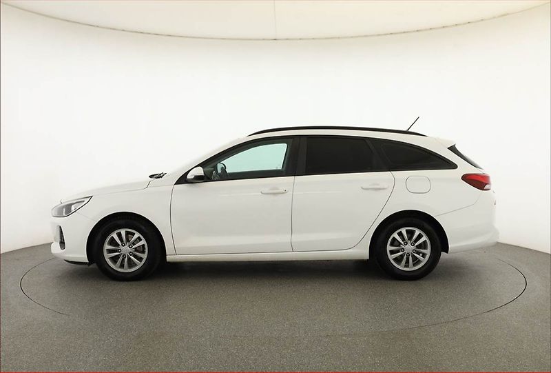 Hyundai i30 (2017) 1.6 CRDi, Tempomat - fotka 3 z 17