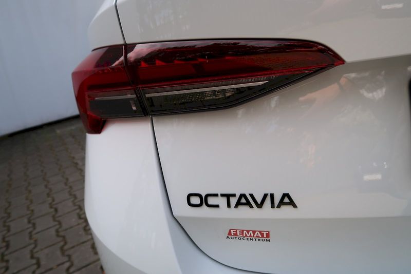 Škoda Octavia (2025) Combi SportLine 1,5 TSi m-HEV - fotka 29 z 32