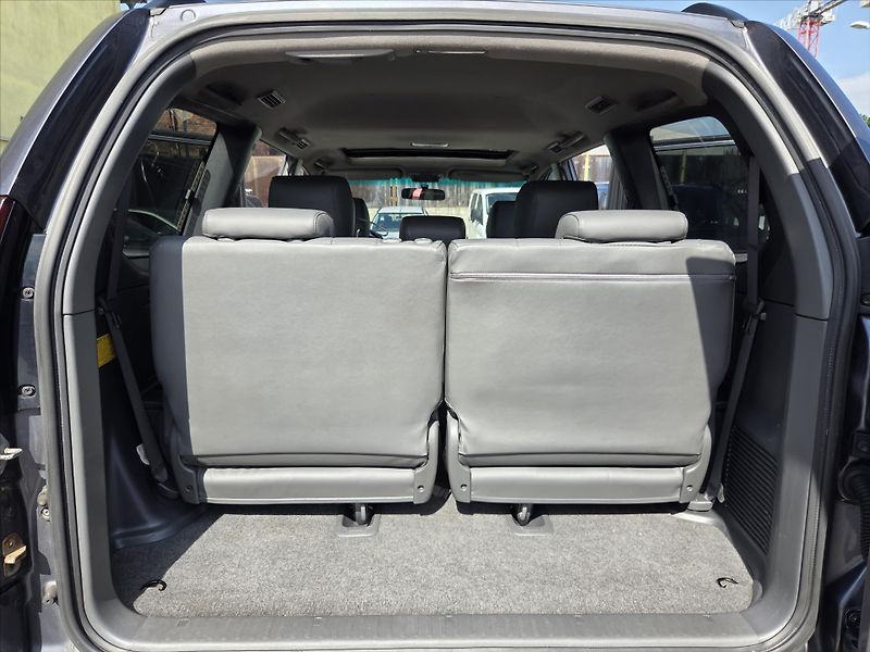 Toyota Land Cruiser 3,0 D-4D 127kW 8-míst ČR 1.maj - fotka 15 z 29