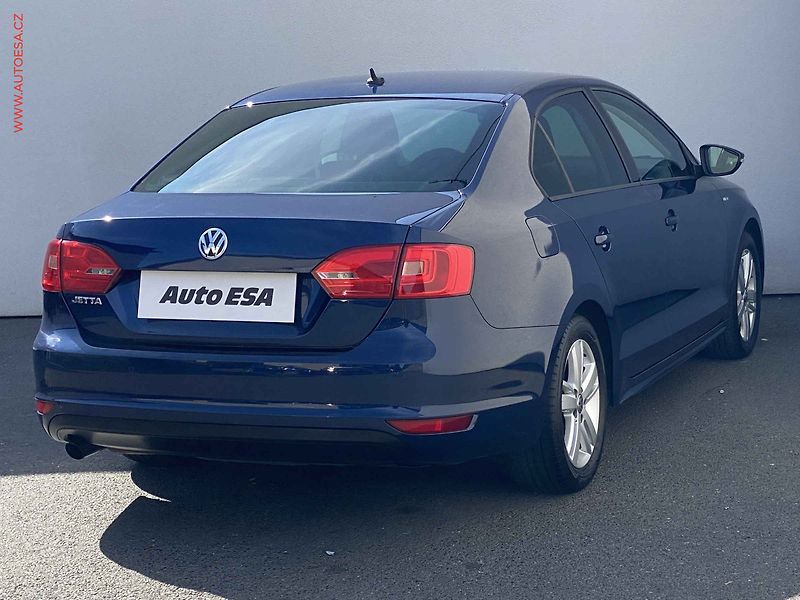 Volkswagen Jetta (2012) 1.2 TSi, Match, +kola - fotka 4 z 18