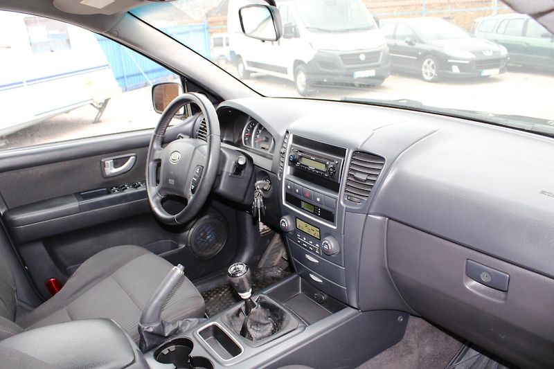 Kia Sorento (2009) 2,5CRD KLIMA 4X4 EL.OKNA  ALU - fotka 14 z 16