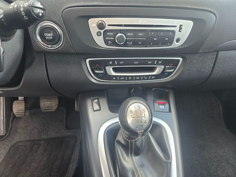 Renault Scénic (2015) 1.6i16V Limited,TOP.ROZVODY - fotka 24 z 33