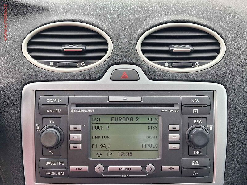 Ford Focus (2006) 1.6 TDCI, AC - fotka 13 z 16