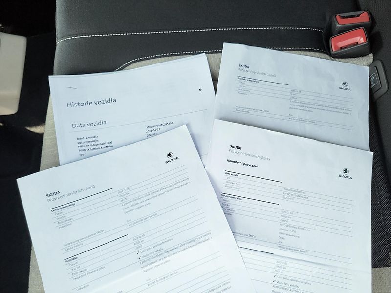 Škoda Karoq 2.0 TDi 110kW DSG 4x4 STYLE - fotka 45 z 48