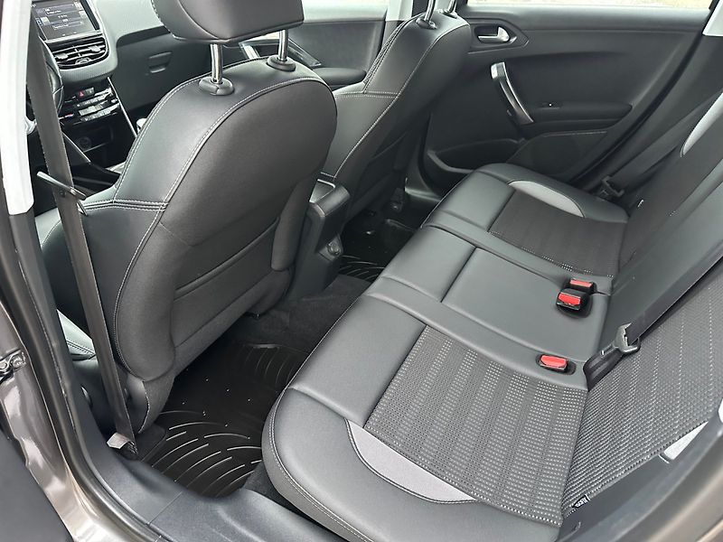Peugeot 2008 (2016) 1.2 96kw Allure - fotka 10 z 25