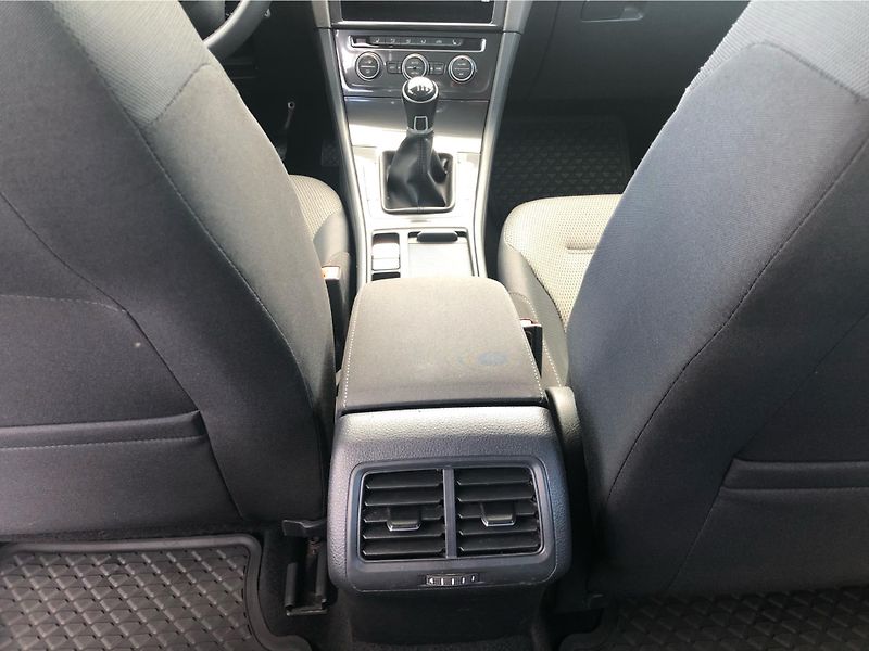 Volkswagen Golf Variant 2,0 TDI 4Motion - fotka 21 z 30