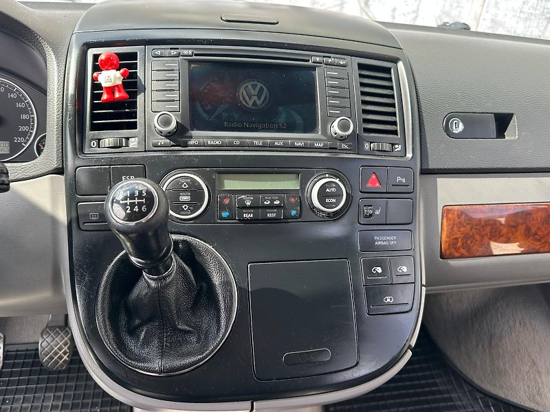 Volkswagen Multivan (2006) 2.5TDi, 128KW, HIGHLINE - fotka 19 z 26