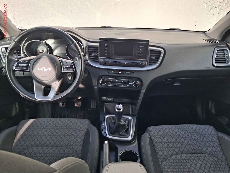 Kia Ceed (2022) 1.5 T-GDi, ČR, AC, park - fotka 8 z 16