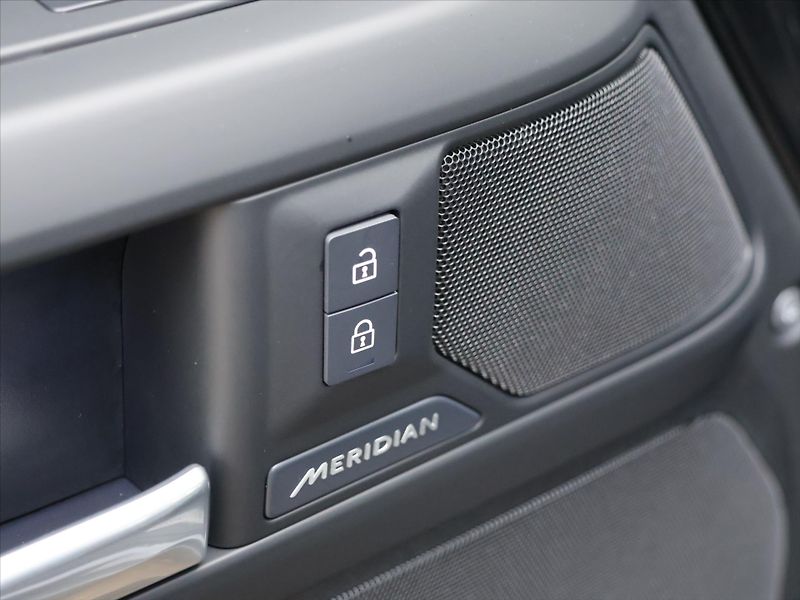 Land Rover Defender 5,0 110 P425 X-DYNAMIC CZ DPH - fotka 18 z 39
