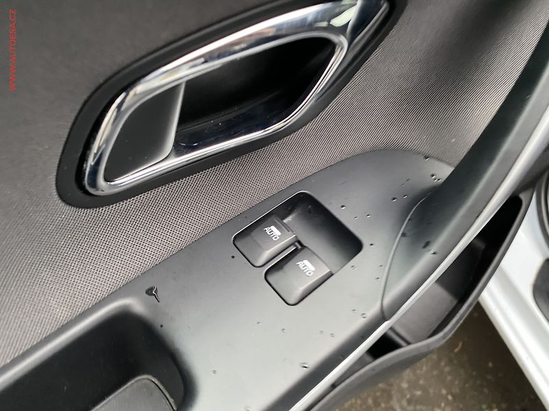 Kia Ceed (2015) 1.4 i, Style, TZ,  výhřev sed - fotka 12 z 14