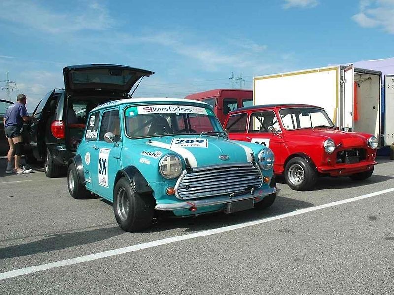 Historická vozidla obsadí o víkendu autodrom. V sobotu se koná tradiční Podzimní Sosnění.