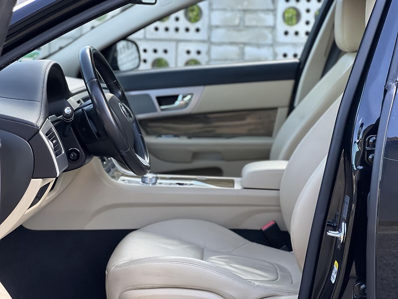 Jaguar XF 3.0D AUTOMAT KŮŽE NAVI KAMERA  - fotka 9 z 51