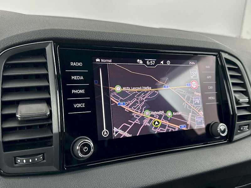 Škoda Karoq (2025) DSG 2.0TDI 110kW 4x4 SportLine - fotka 11 z 35