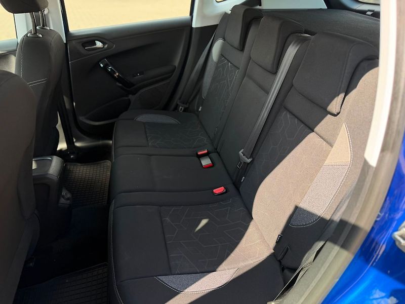 Peugeot 2008 Active 1.2PT 82 - fotka 11 z 26