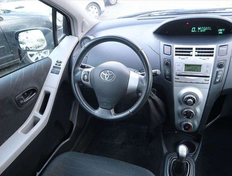 Toyota Yaris (2008) 1.0 VVT-i, Eko.zaplacen - fotka 7 z 15