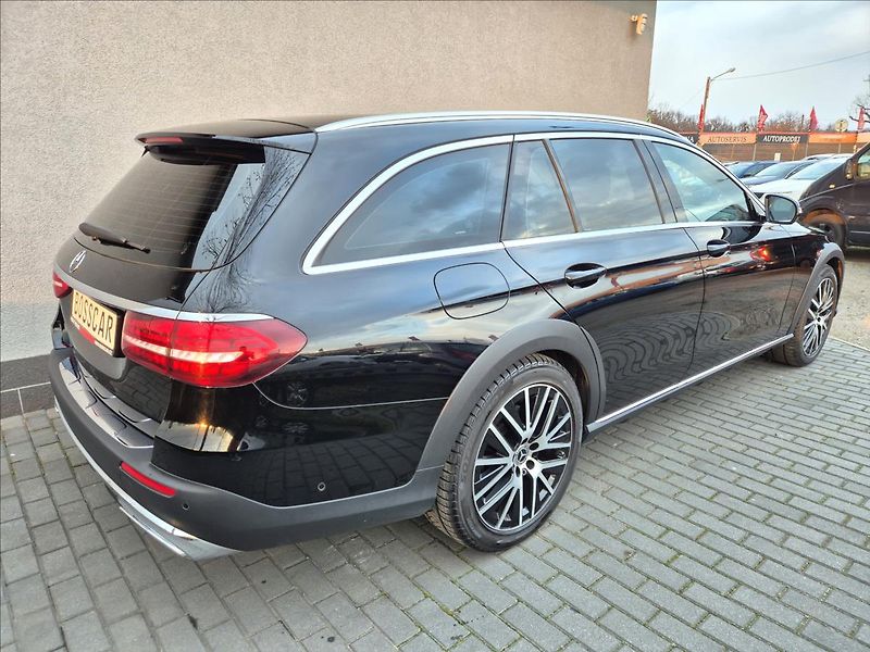 Mercedes-Benz Třídy E 3,0 400d All-Terrain 4MATIC - fotka 6 z 35