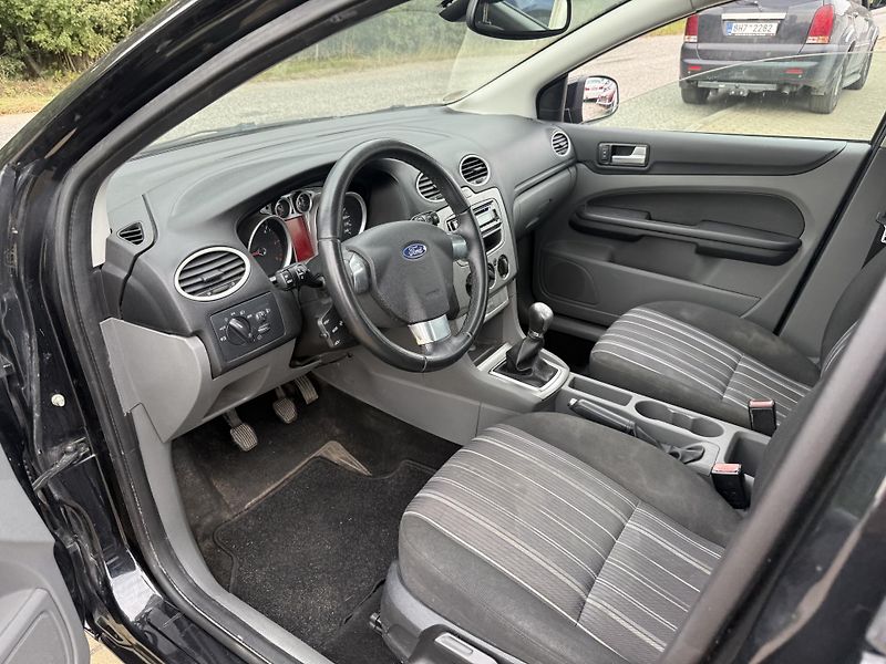 Ford Focus (2009) 1.6 td - fotka 23 z 40