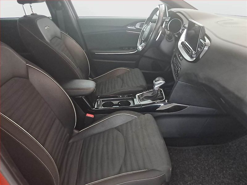 Kia Ceed (2023) GT Line 1.5 T-GDI - fotka 9 z 18