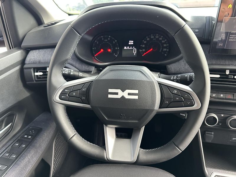 Dacia Jogger (2026) Expression TCE 110 - SKLADEM - fotka 11 z 23