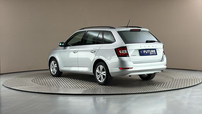 Škoda Fabia 1.0 TSI Ambition Combi - fotka 2 z 24