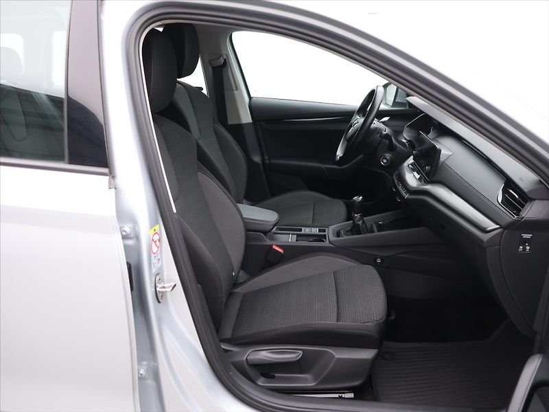 Škoda Octavia 2,0 TDI 85kW Ambition CZ DPH - fotka 11 z 27