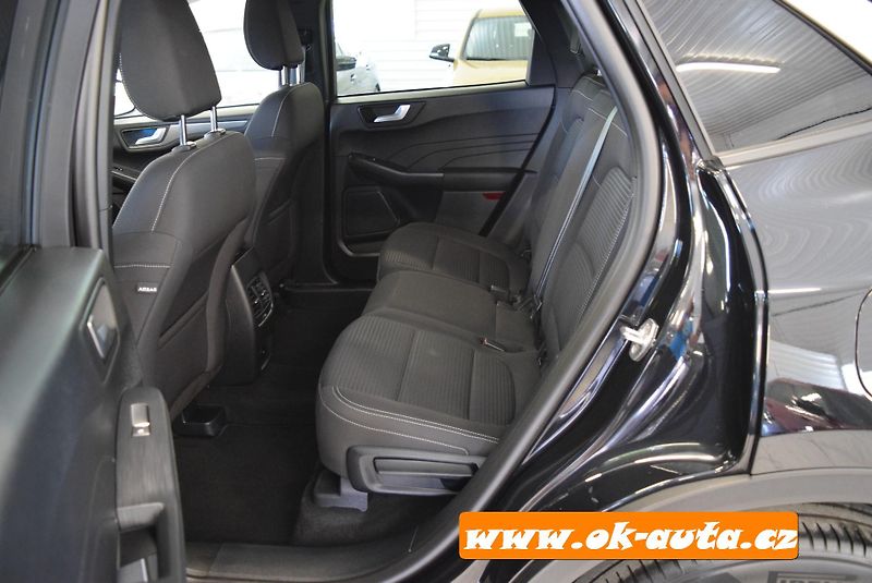 Ford Kuga 2.5 HYBRID TITANIUM 2023  - fotka 13 z 60