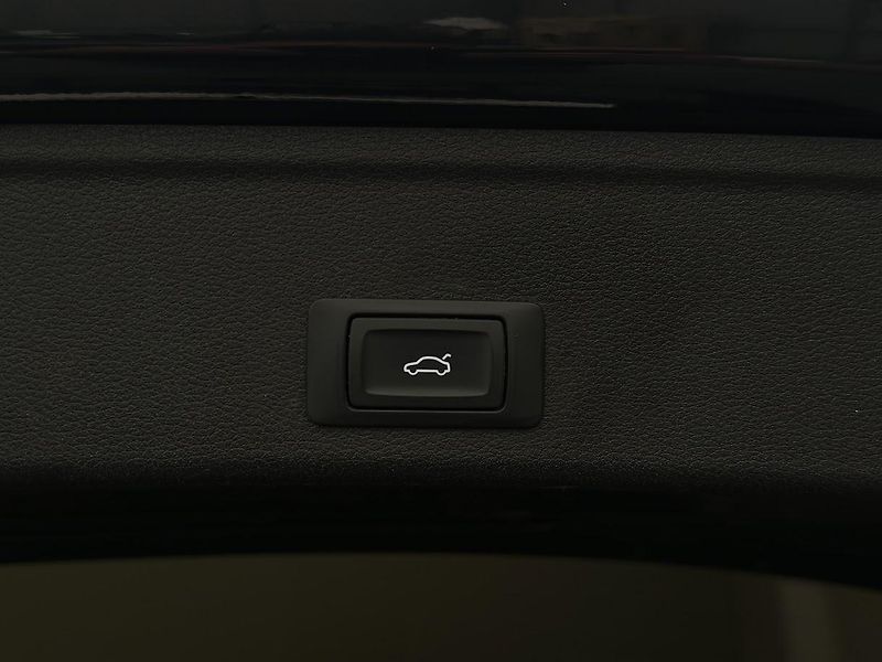 Audi A4 Avant (2021) 30 TDi S-line Bussines S troni - fotka 12 z 21