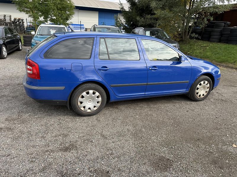 Škoda Octavia 1.6i - fotka 7 z 20