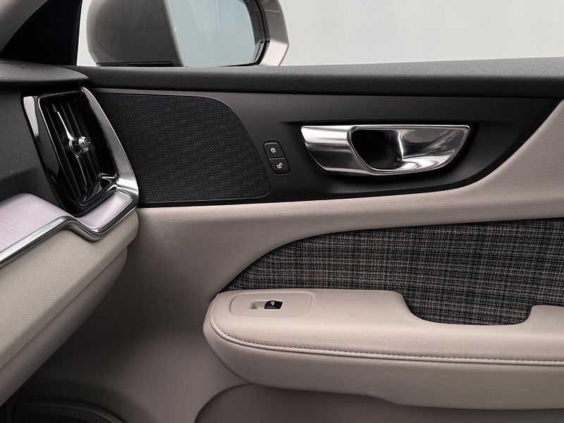 Volvo V60 CC D4 AWD MOMENTUM POLESTAR  - fotka 27 z 40