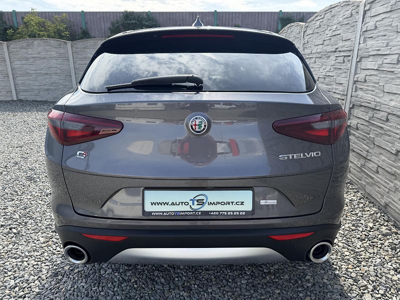 Alfa Romeo Stelvio 2.2JTDM Q4 4x4 210PS VELOCE 1A - fotka 4 z 167