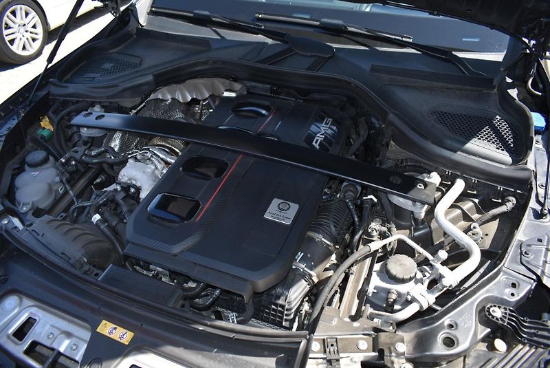 Mercedes-Benz GLC AMG 63Se Performence Kupé - fotka 30 z 32