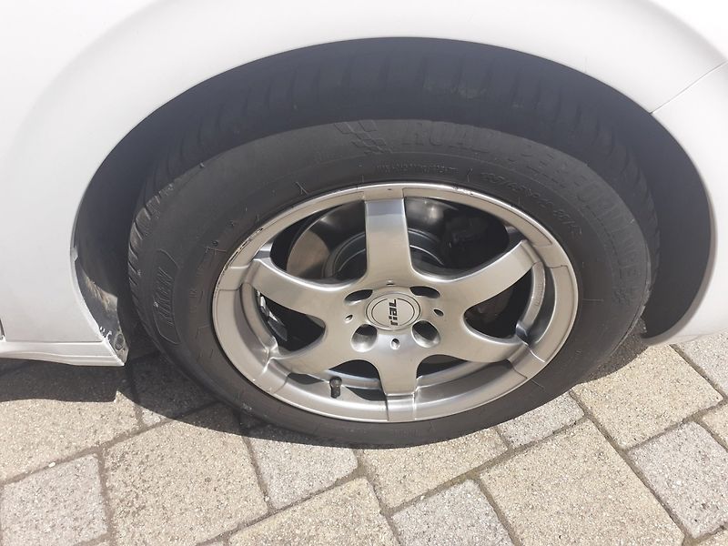 Peugeot 208 (2015) 1.0  PT ,AC,TEMP. - fotka 22 z 31