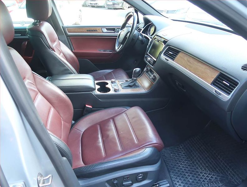 Volkswagen Touareg (2013) 3.0 TDI, 4X4, Automat, Navi - fotka 9 z 18
